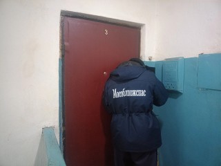 Скорая не осталась за дверью: в Хотькове спасатели помогли медикам попасть к 88-летней пациентке