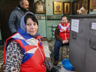 И воду налить, и свечи зажечь: о своей роли в празднике поведала дежурная храма