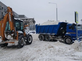 В Красногорске принимают звонки о некачественной чистке дорог и дворов от снега