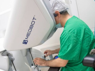 Робот провел операцию в Подмосковье: что поразило хирургов и когда такие манипуляции поставят на поток