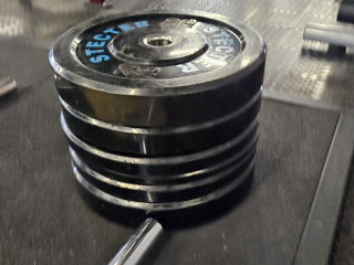 В активе — 305 кг: спортсмен из Красногорска обновил рекорды России и мира по жиму штанги