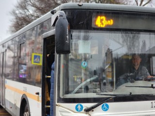 Автобусы ездят, но с опозданием: в Мострансавто фиксируют затруднения на Ярославском шоссе