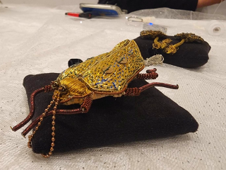 Из кинодекораций в мир сказочных снежинок: секреты золотой вышивки раскрыла жительница Красногорска