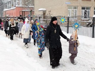 Православные священники вышли на улицы Ногинска-9 на Святки