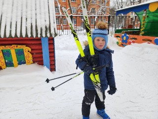 Маленьких жителей Солнечногорска поставили на лыжи