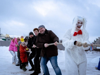 В Марусино более 60 детей отвлеклись от гаджетов на новогоднем празднике с перетягиванием каната