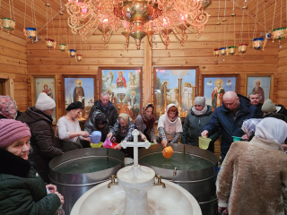 В Егорьевске  раздают святую воду в преддверии праздника Крещения