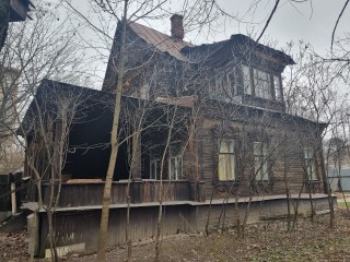 Не дача, а объект культурного наследия: в Мытищах выставили на продажу дом купца Перлова