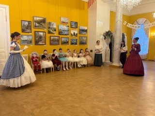 Венецианские маски и бальные танцы: чем запомнился новогодний бал в Лыткарине