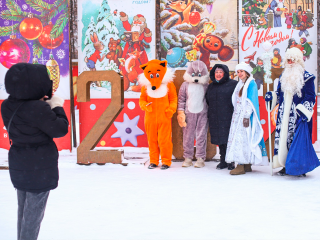 Сказочные персонажи встретили Новый год в зарайском парке