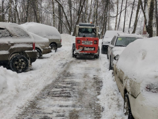 Куда звонить жителям Химок, чтобы ускорить очистку своего двора от сугробов?