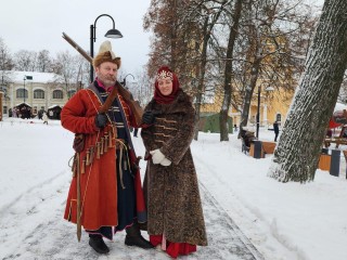 Емеля, метание валенок и ярмарка: как проходит фестиваль в историческом центре Каширы