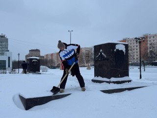 С любовью к малой Родине и подвигам предков: в Можайске освободили от снежных заносов Аллею Героев