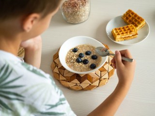 Бунта на кухне не будет: гениальный способ, как превратить капризного едока в главного помощника по выбору полезной еды