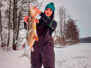 Маленькая река — большие трофеи: две щуки по 5,5 кг выловила жительница Зарайска в Осетре