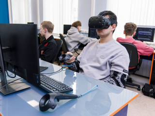 Цифровая мастерская на один день: как подмосковным школьникам попасть на хакатон и научиться тому, чего нет в программе