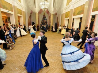 Воскресенцев приглашают на исторический бал у Лажечниковых