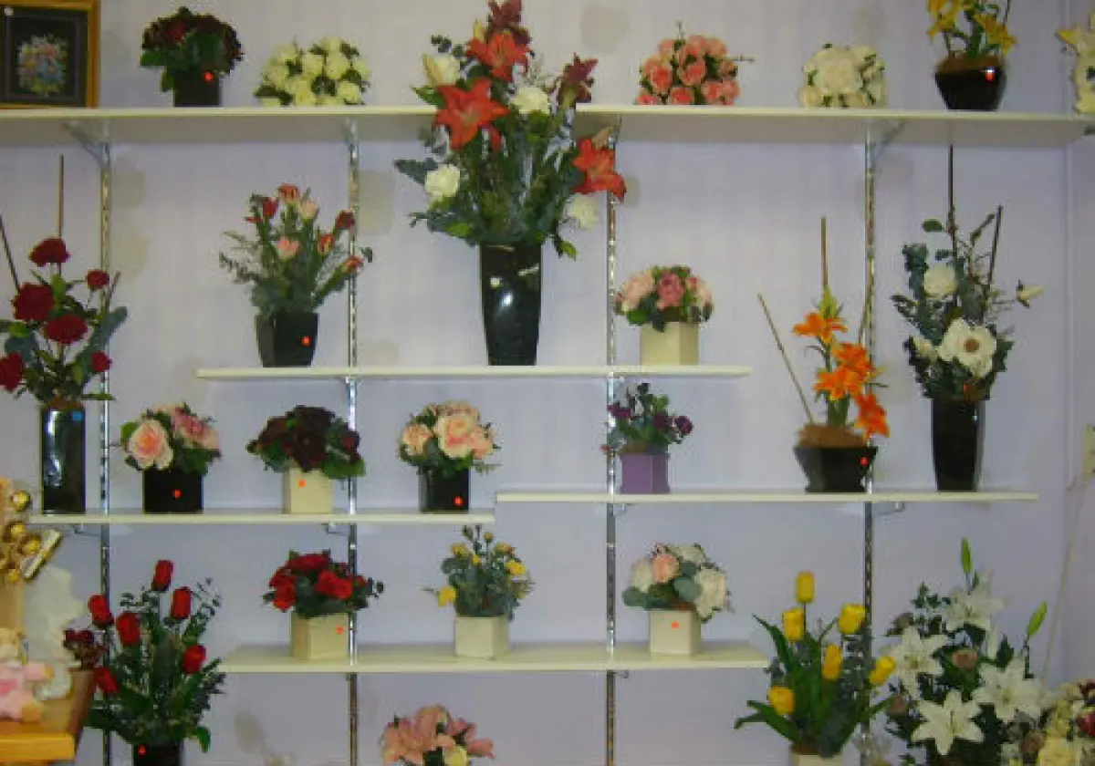Полки для цветочного магазина, цветочная витрина прокат
