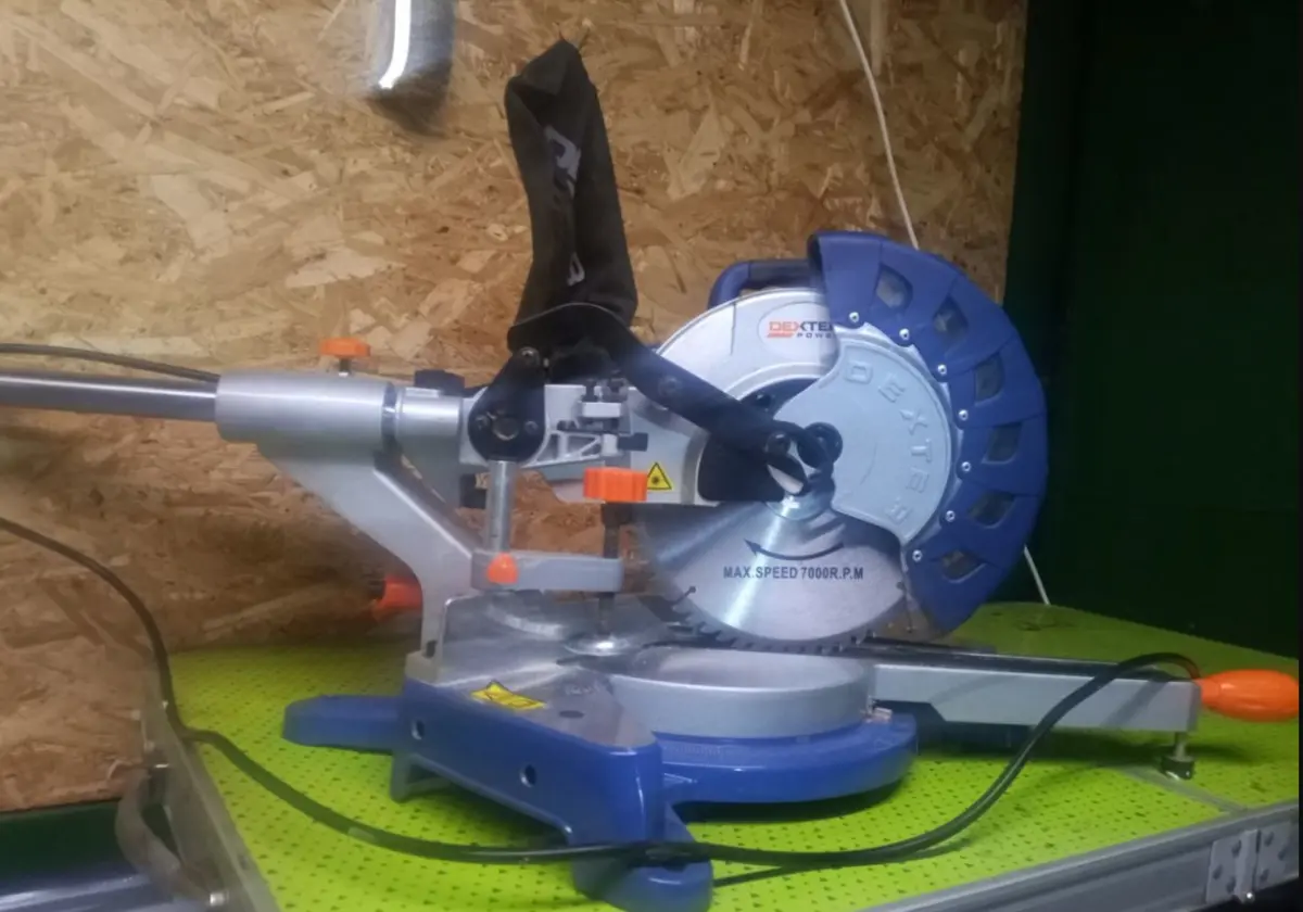 Торцовочная пила Dexter