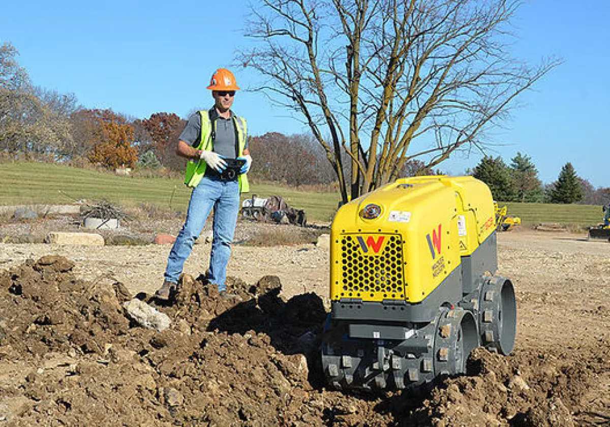Аренда каток траншейный (без оператора)