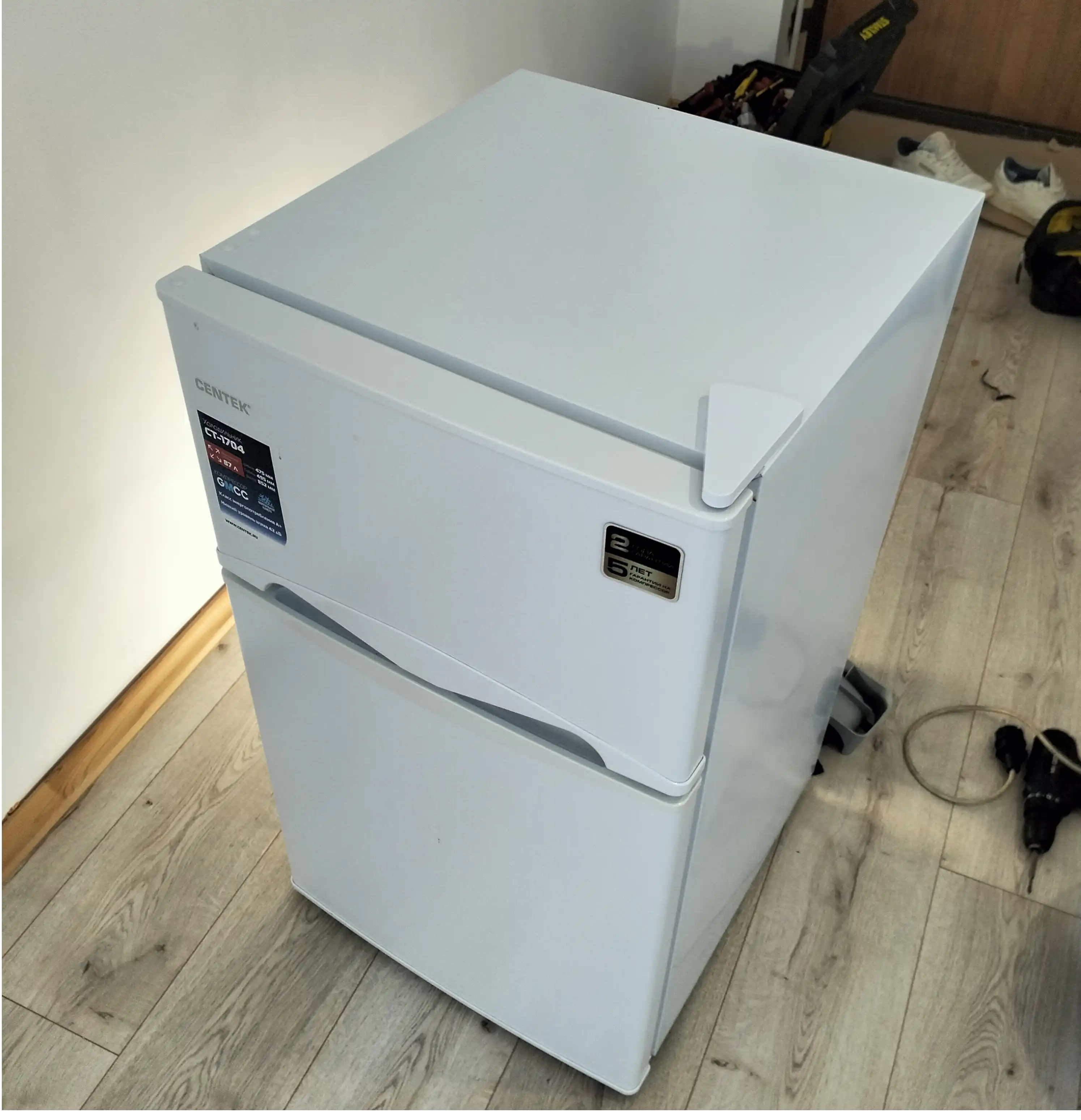 Холодильник CENTEK CT-1704 в квартире клиента перед ремонтом