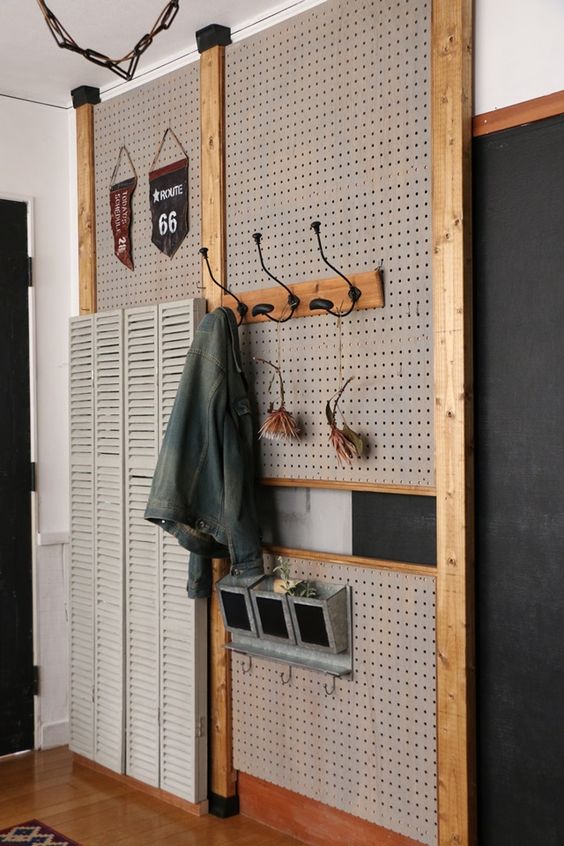 Фото № 13: Пегборд в интерьере: как организовать креативное хранение в разных комнатах — 18 ярких идей