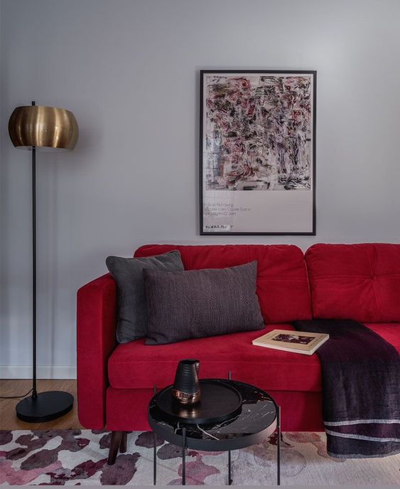 Фото № 17: 20 запоминающихся интерьеров с красным диваном