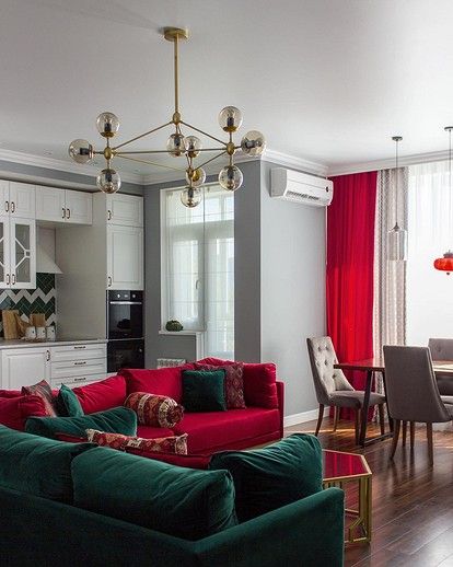 Фото № 9: 20 запоминающихся интерьеров с красным диваном