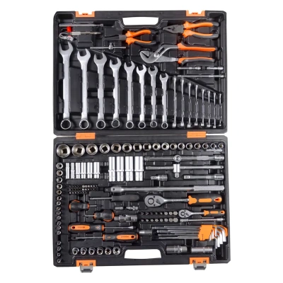 набор инструментов , 1/2", 1/4", crv, в кейсе 151 предм вихрь