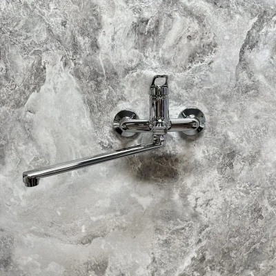 смеситель для ванны hb2213 однорычажный длинный излив с лейкой и шлангом цвет хром