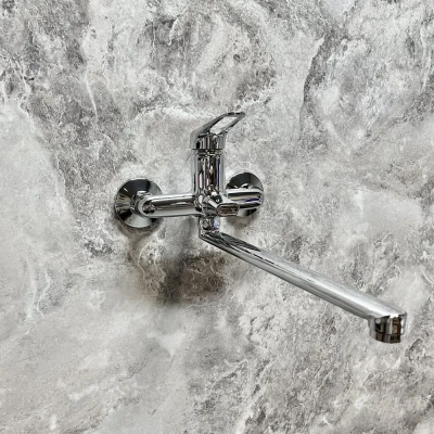 смеситель для ванны hb2213 однорычажный длинный излив с лейкой и шлангом цвет хром