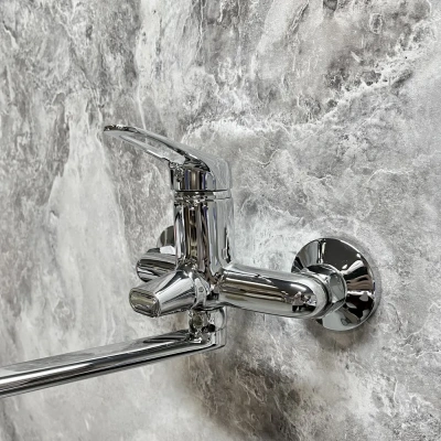 смеситель для ванны hb2213 однорычажный длинный излив с лейкой и шлангом цвет хром