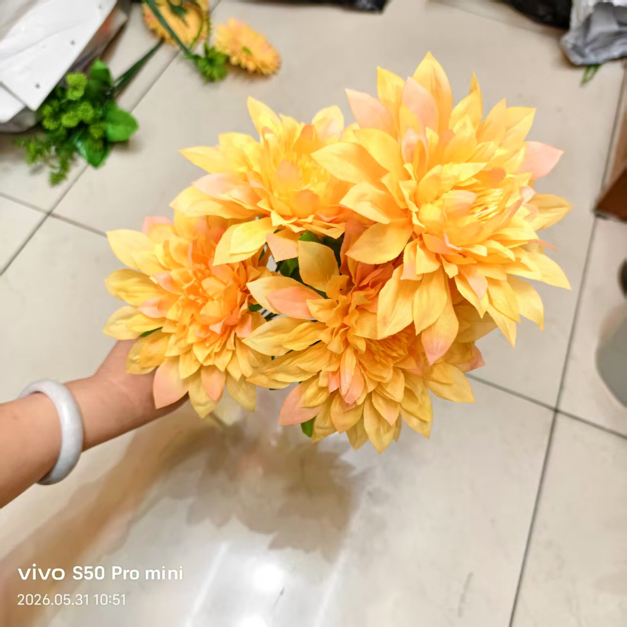 Искусственный лотос, 7 бутонов оптом из Китая — фотография 5
