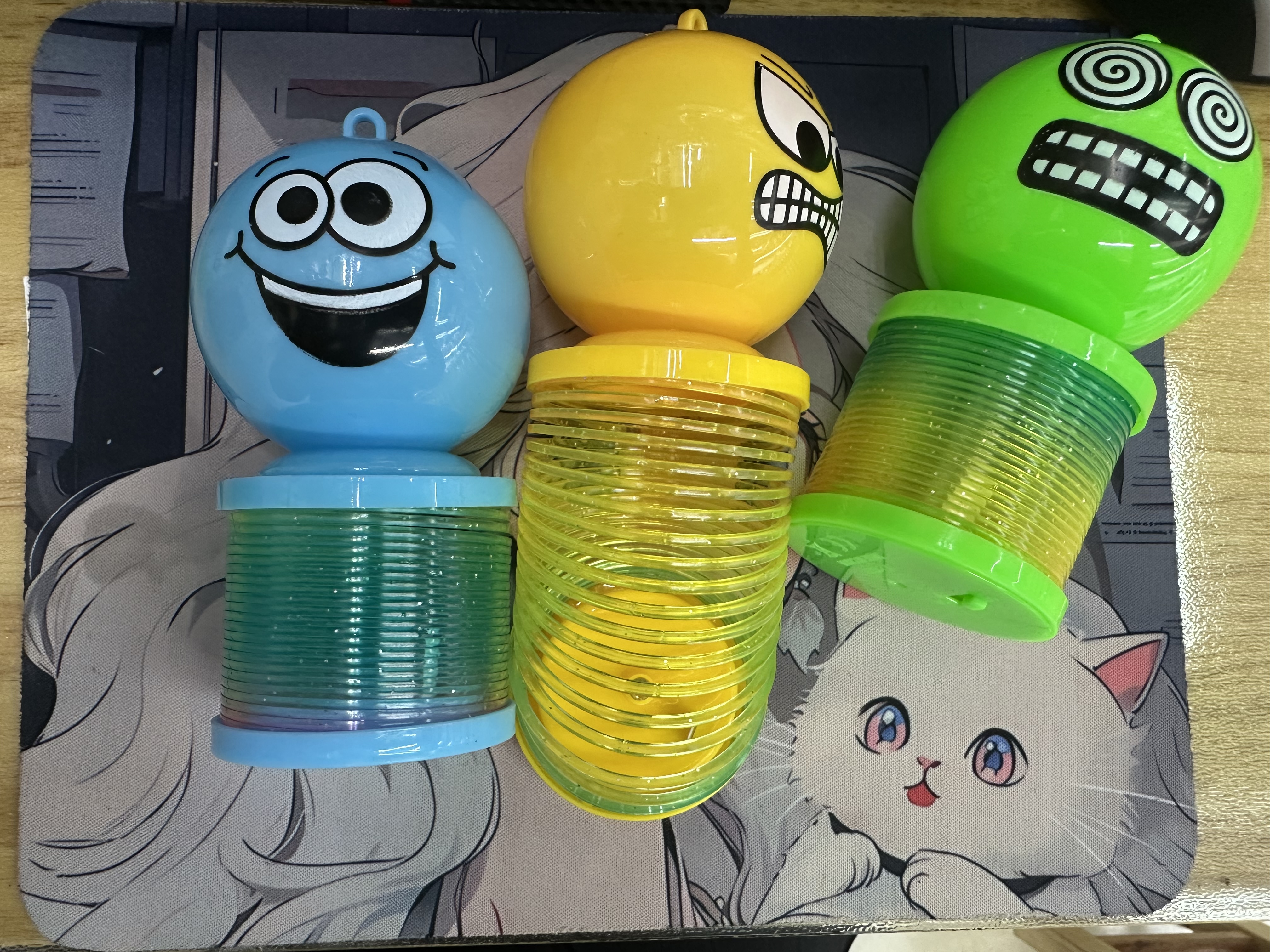 Игрушка-пружинка радуга со смайликом оптом из Китая — фотография 3