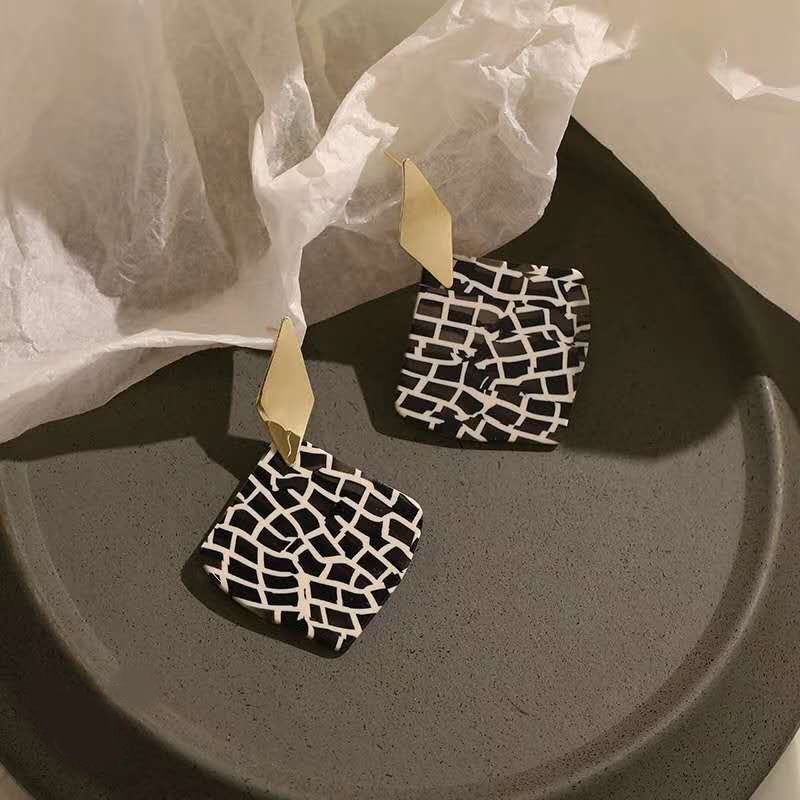 Серьги геометрические акриловые оптом из Китая — фотография 3