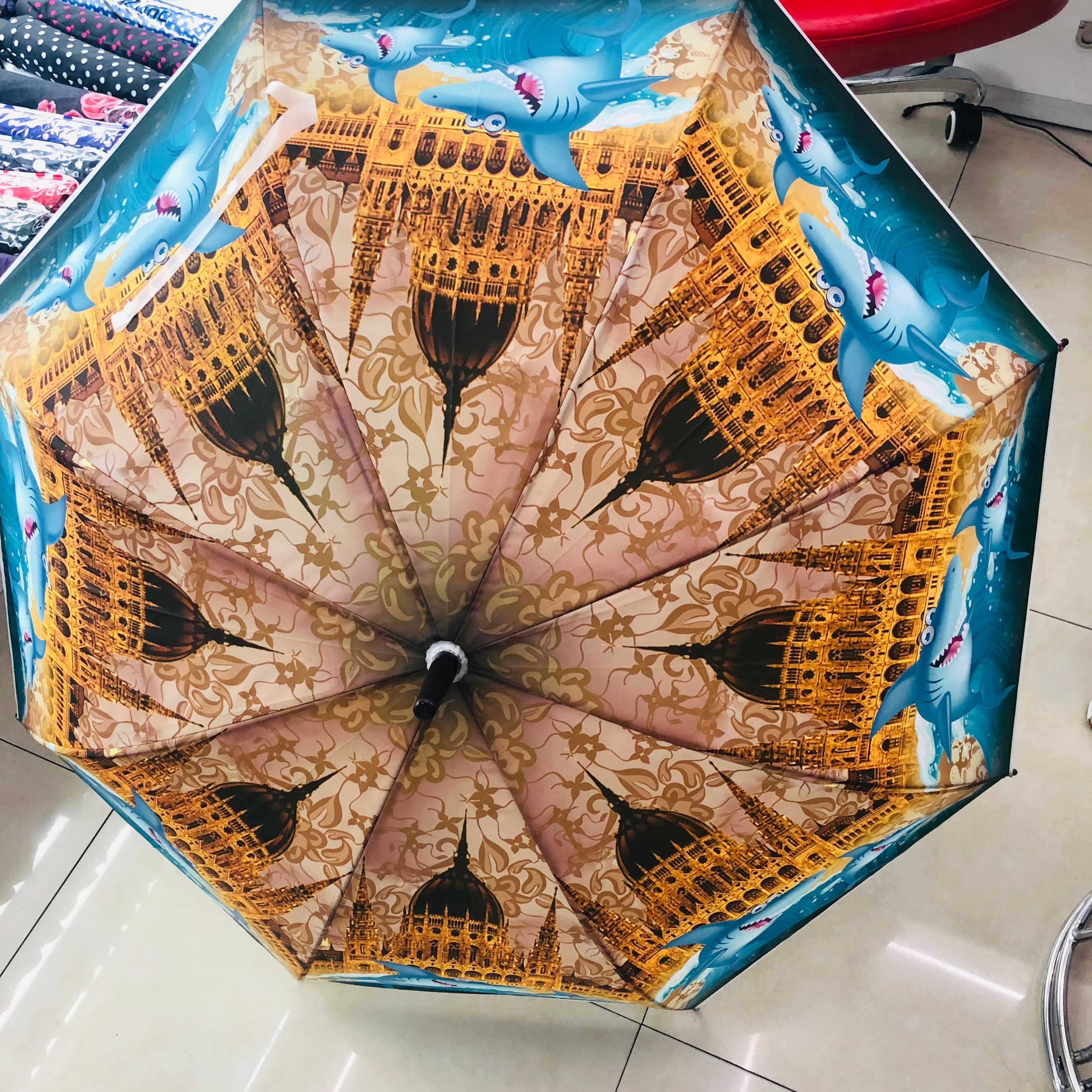 Зонт складной солнцезащитный с акулами оптом из Китая — фотография 2