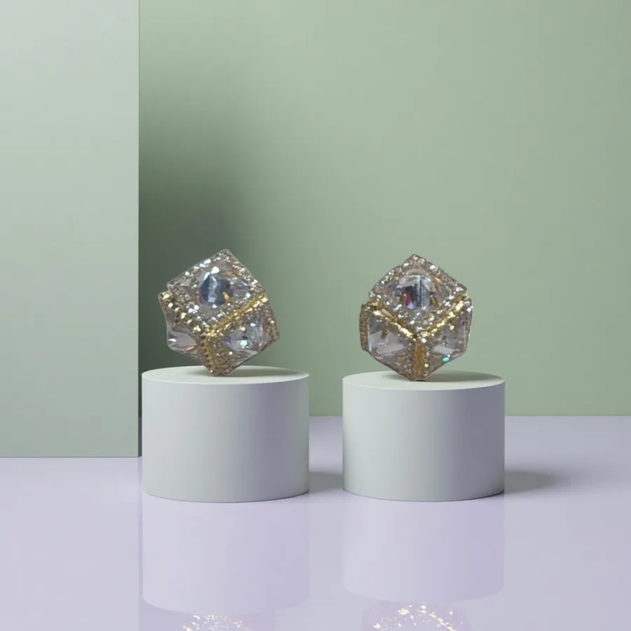 Серьги-пусеты кубические золотистые оптом из Китая — фотография 2