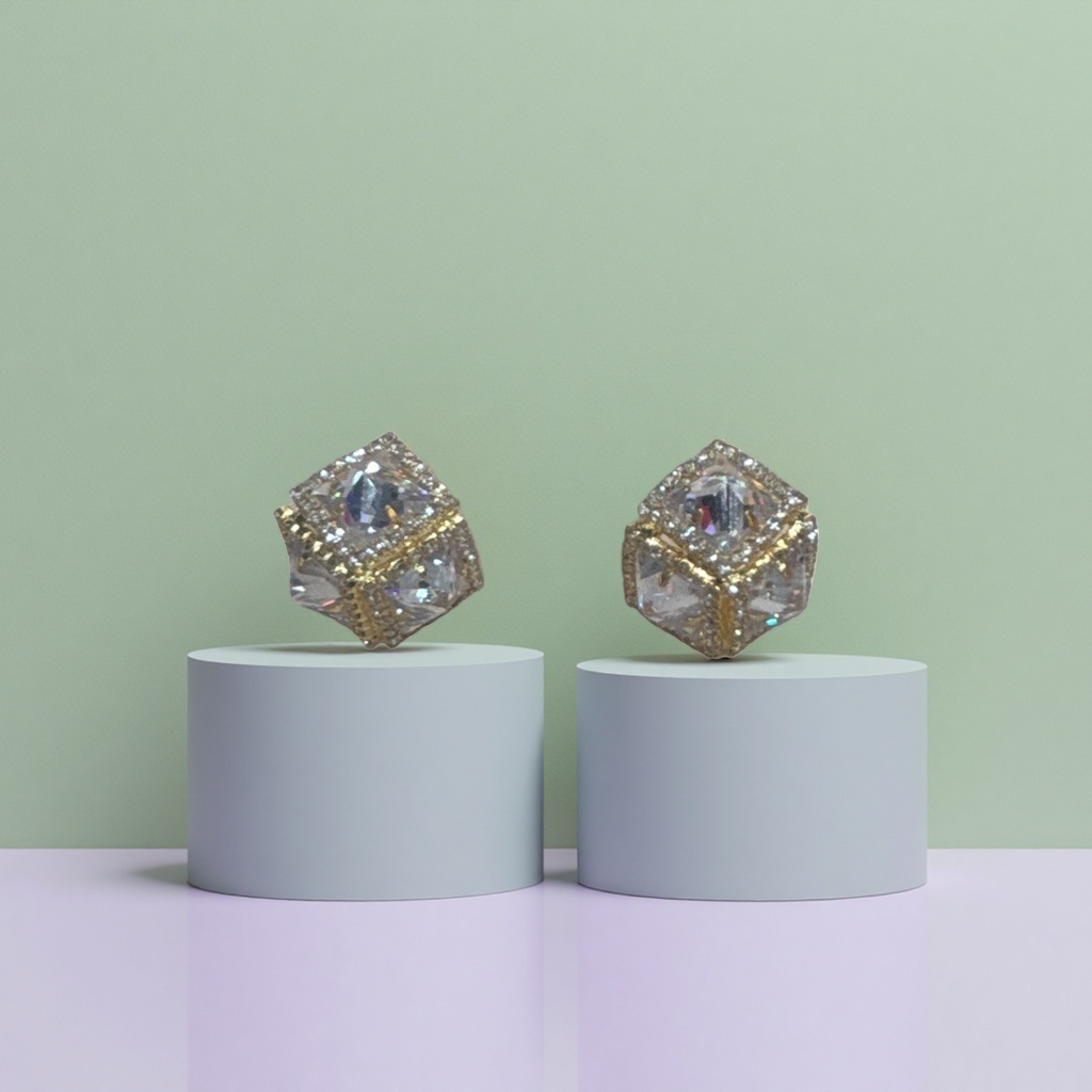 Серьги-пусеты кубические золотистые оптом из Китая — фотография 3