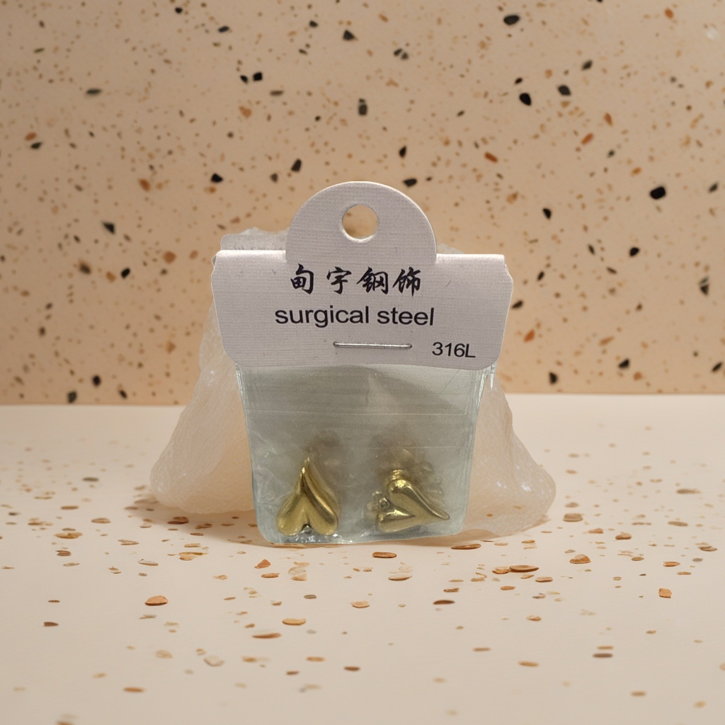 Серьги-гвоздики «Сердце» из стали 316L оптом из Китая — фотография 5