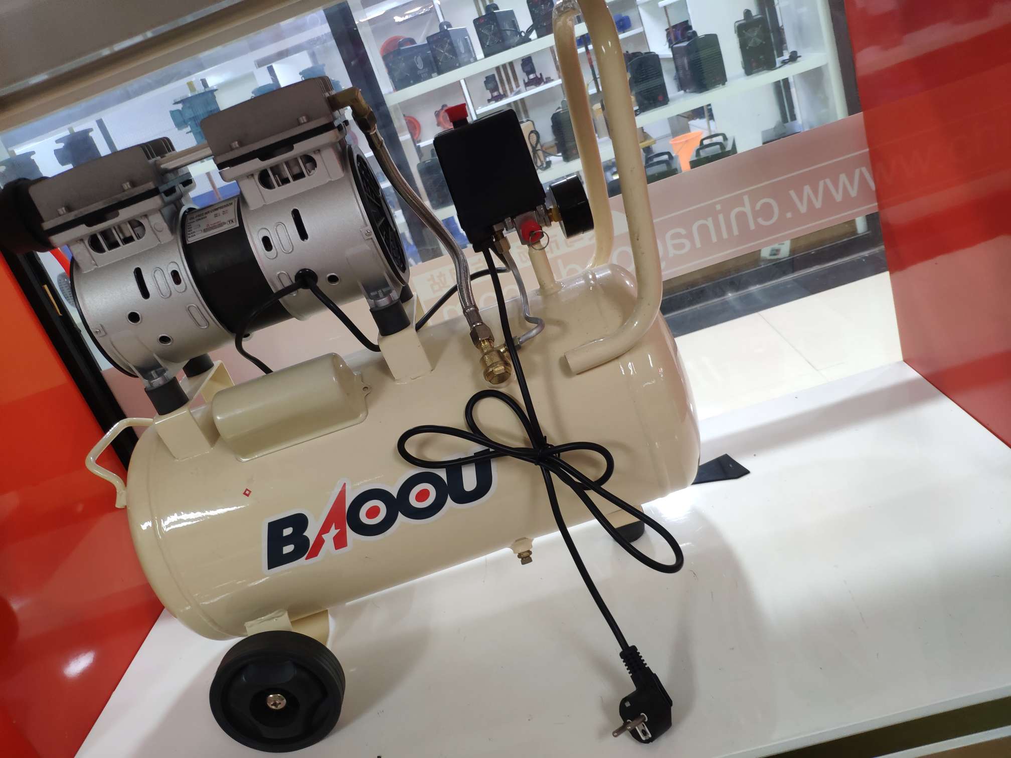 Компрессор воздушный для пневмоинструмента, бежевый оптом из Китая — фотография 2
