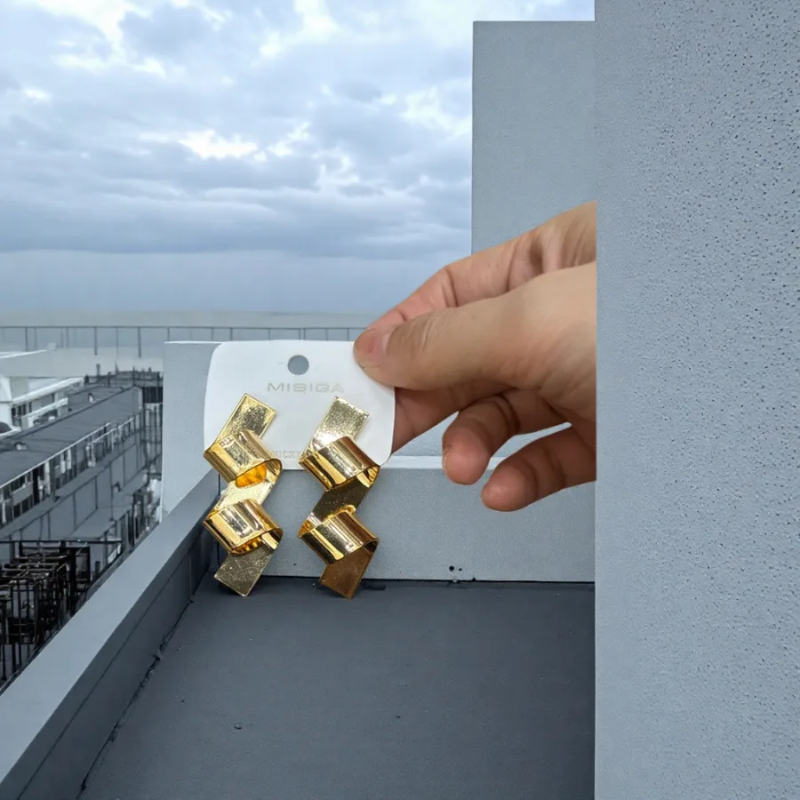Серьги золотистые спиральные оптом из Китая — фотография 2