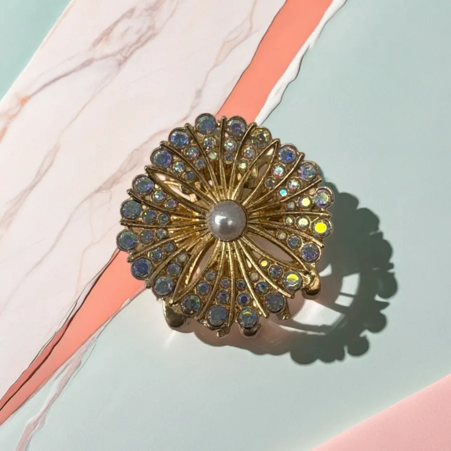 Брошь золотистая «Цветок» с жемчужиной оптом из Китая — фотография 2