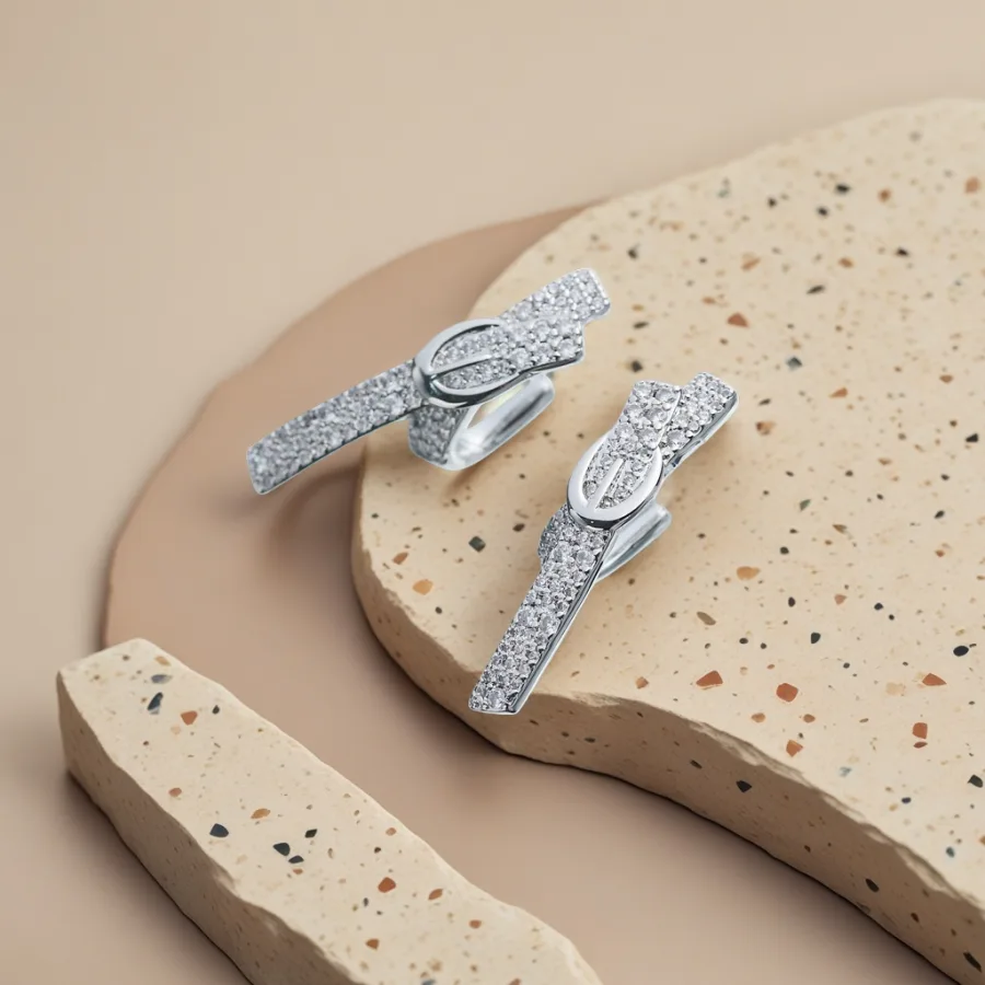 Серьги серебристые с бантом и камнями оптом из Китая — фотография 2