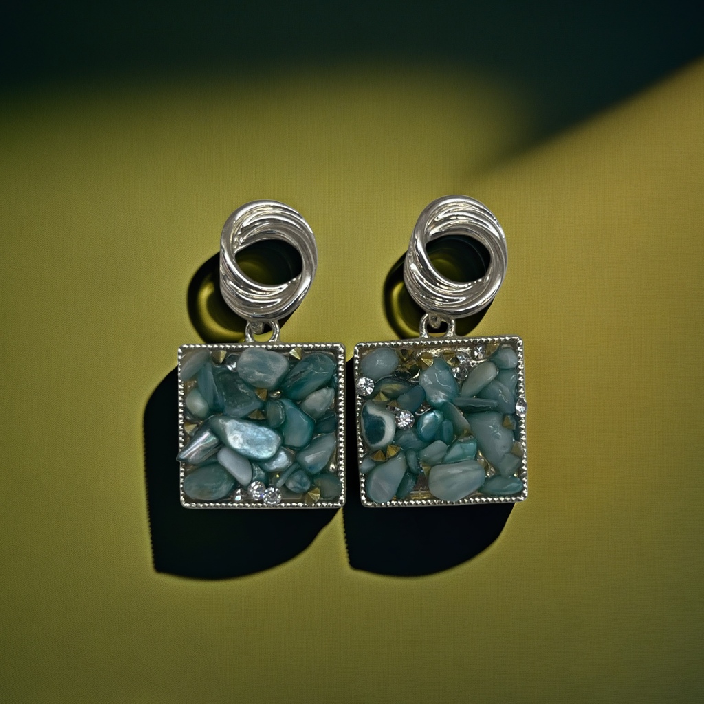 Серьги серебристые с квадратной подвеской оптом из Китая — фотография 4