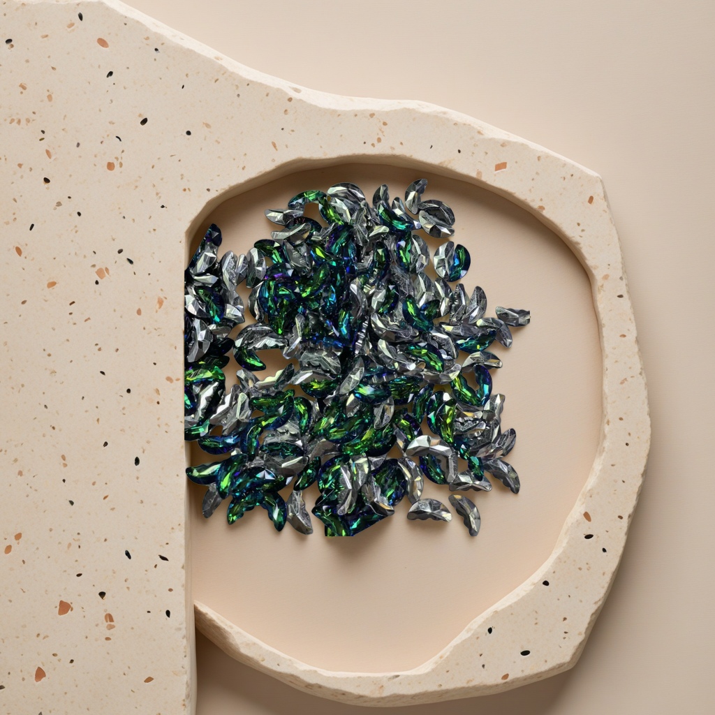 Бусины-капли зелёные с перламутровым переливом оптом из Китая — фотография 3