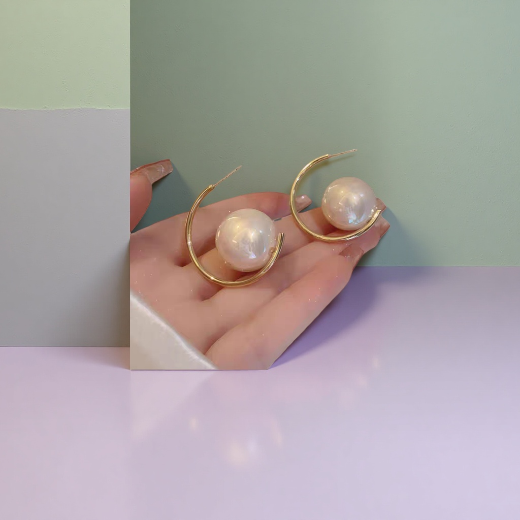 Серьги-кольца золотистые с жемчужиной оптом из Китая — фотография 3
