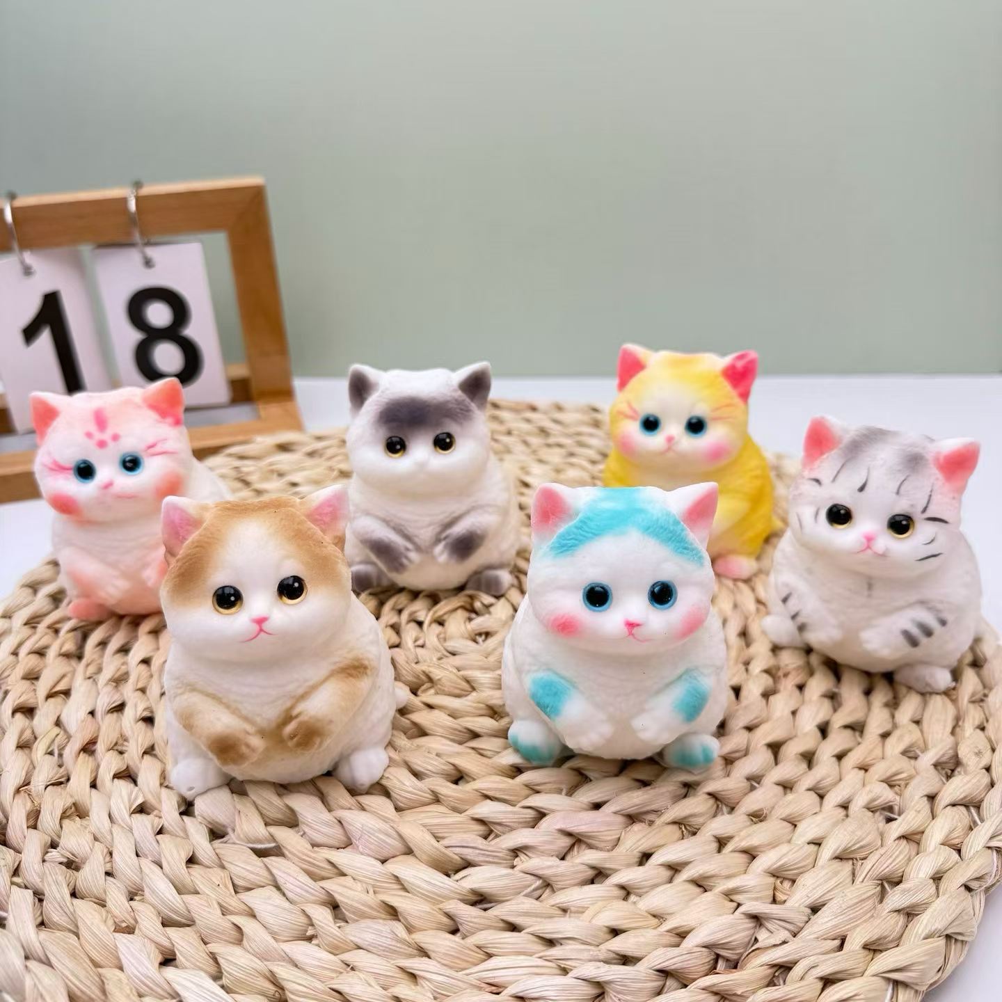 Игрушка-антистресс кот в слепой коробке оптом из Китая — фотография 2
