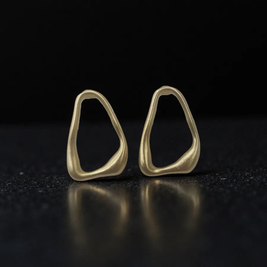 Серьги-кольца золотистые неправильной формы оптом из Китая — фотография 2
