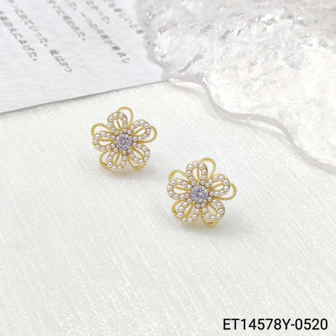 Серьги-цветы с мелким бисером ажурные оптом из Китая — фотография 4