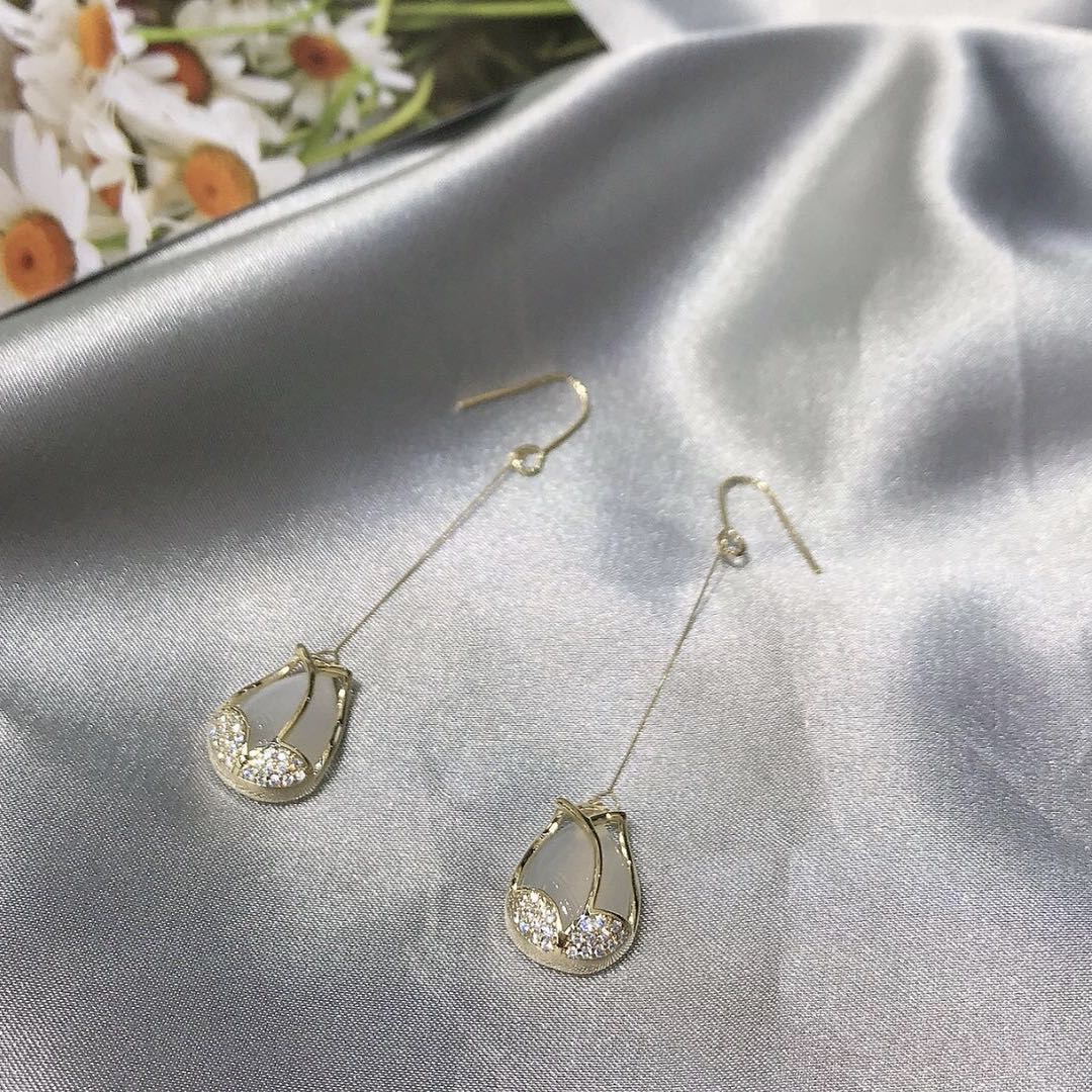 Серьги длинные с кисточками и цирконом оптом из Китая — фотография 2